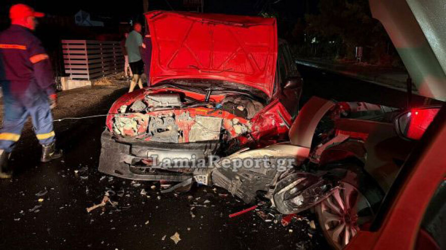Δύο τραυματίες μετά από σφοδρό τροχαίο στη Λαμία, δείτε βίντεο και φωτογραφίες