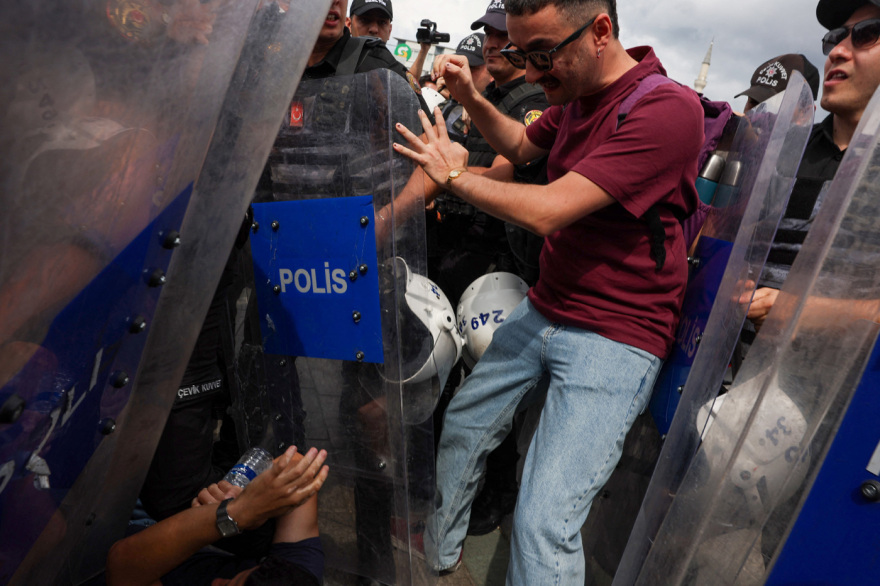 Πάνω από 150 συλλήψεις σε επιχείρηση κατά της ΛΟΑΤΚΙ+ κοινότητας στην Τουρκία