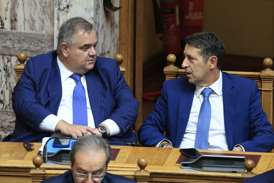 Επέστρεψε στα υπουργικά έδρανα ο Μυλωνάκης μετά τη σοβαρή περιπέτεια της υγείας του, δείτε φωτογραφίες