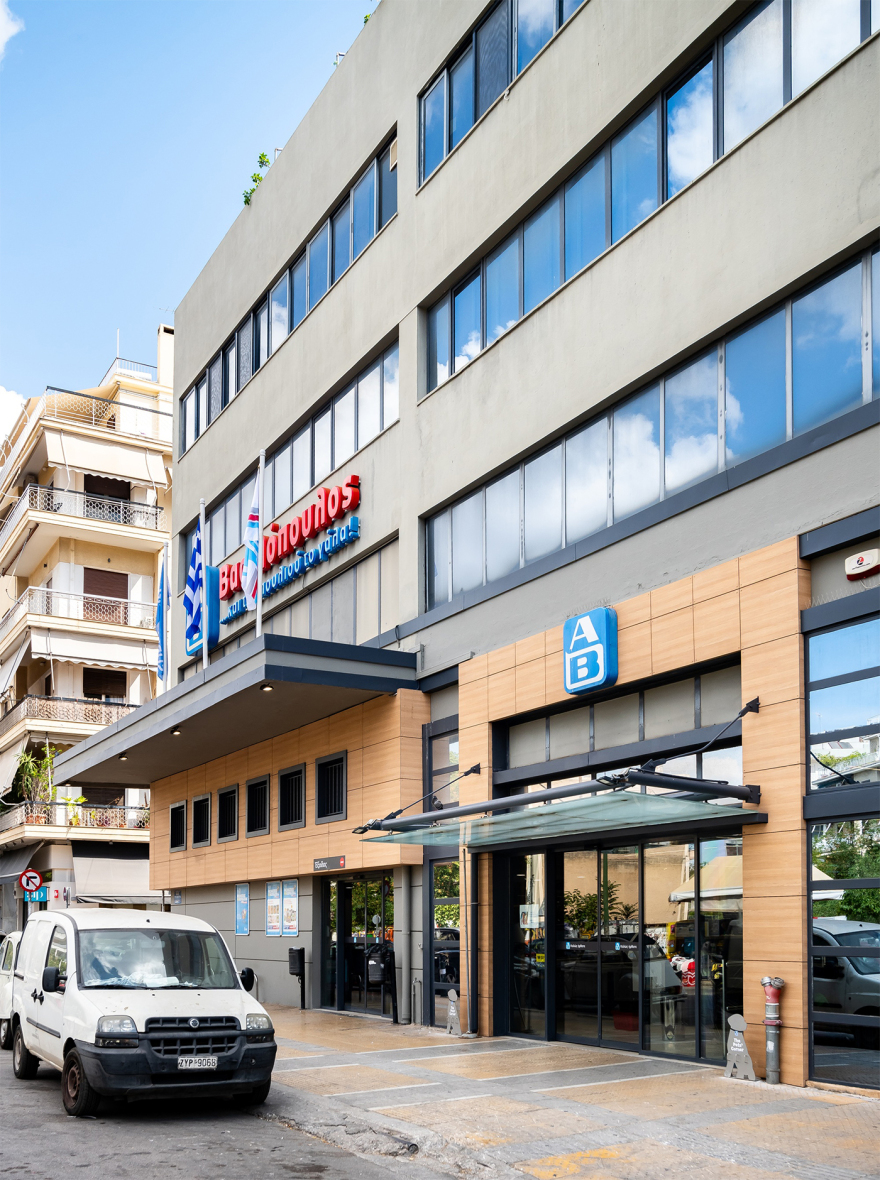 Μεγαλύτερο, πιο σύγχρονο και πλήρως ανανεωμένο το κατάστημα ΑΒ Βασιλόπουλος στο Παγκράτι