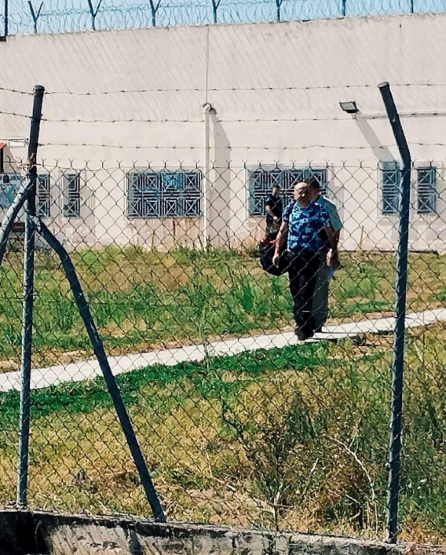 Εκτός φυλακής ο Νίκος Μαζιώτης, οι πρώτες εικόνες από την έξοδό του από τον Δομοκό