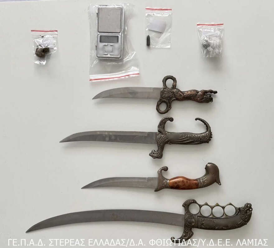 Συνελήφθη άνδρας στην Φθιώτιδα με σπάθες, κάνναβη και φυσίγγιο
