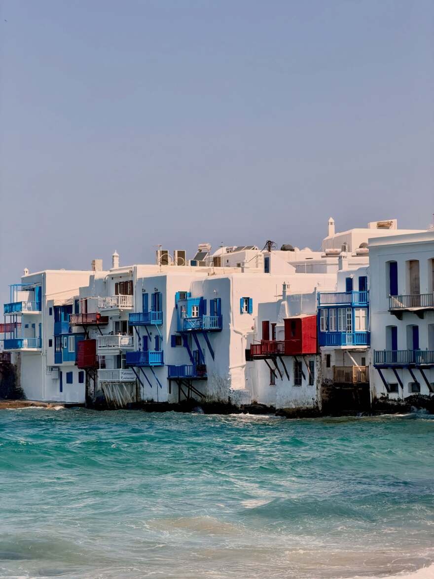 Ο Νίκος Πολυδερόπουλος έκανε διακοπές στη Μύκονο με την οικογένειά του: Οι φωτογραφίες που ανέβασε με τον γιο του