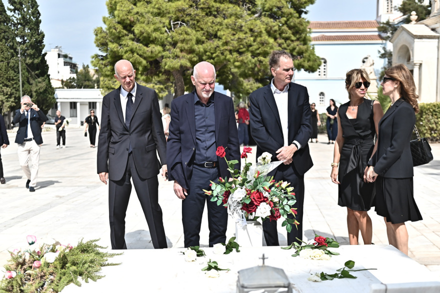 Το συγκινητικό αντίο των παιδιών και των εγγονιών της Μαργαρίτας Παπανδρέου: «Είμαστε πολύ υπερήφανοι που είμαστε κομμάτι σου» kideia_margaritas_papandreou__11_