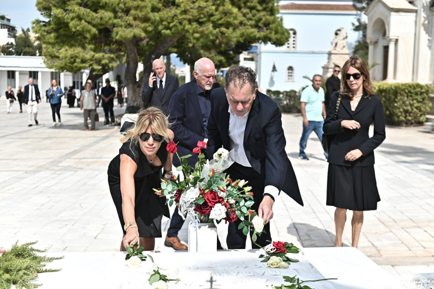 Το συγκινητικό αντίο των παιδιών και των εγγονιών της Μαργαρίτας Παπανδρέου: «Είμαστε πολύ υπερήφανοι που είμαστε κομμάτι σου» kideia_margaritas_papandreou__12_