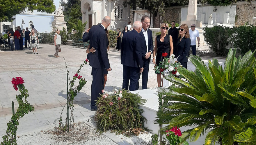 Το συγκινητικό αντίο των παιδιών και των εγγονιών της Μαργαρίτας Παπανδρέου: «Είμαστε πολύ υπερήφανοι που είμαστε κομμάτι σου» kideia_margaritas_papandreou__8_