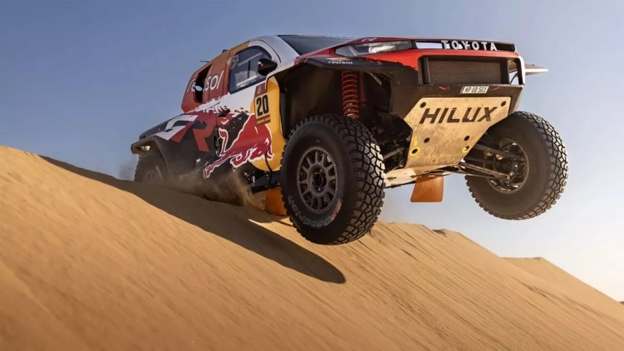 Αγωνιστικό Toyota Hilux με κυψέλες υδρογόνου για το Dakar 
