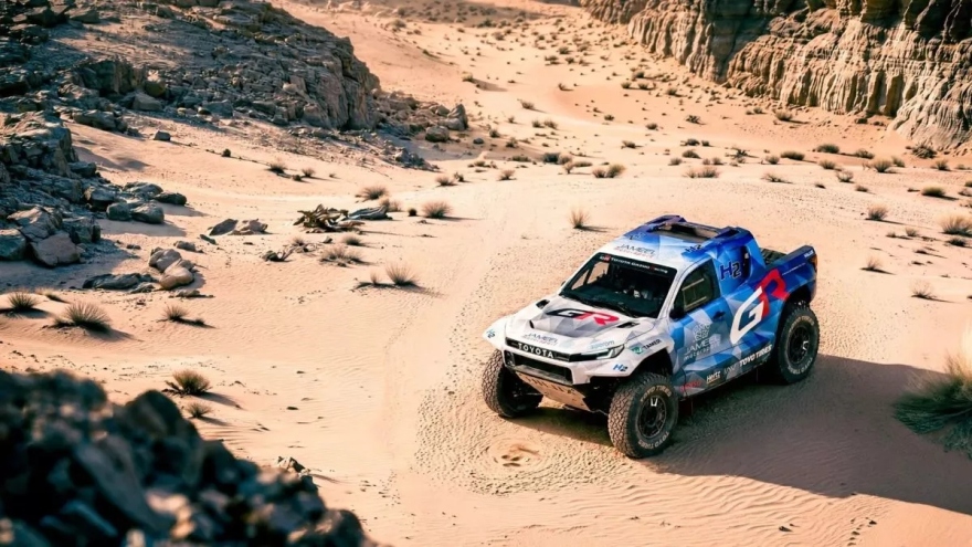 Αγωνιστικό Toyota Hilux με κυψέλες υδρογόνου για το Dakar 
