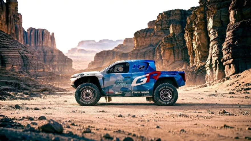 Αγωνιστικό Toyota Hilux με κυψέλες υδρογόνου για το Dakar 