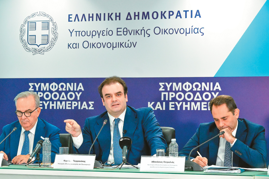 Τα «δύσκολα φεγγάρια» της κυβέρνησης: Ακρίβεια, ελληνοτουρκικά και ανατροπές στον δρόμο προς τις κάλπες