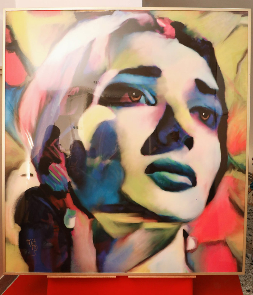 Εγκαινιάστηκε η έκθεση Visions of Maria στον «Παρνασσό» παρουσία της Πρέσβειρας των ΗΠΑ, Κίμπερλι Γκιλφόιλ
