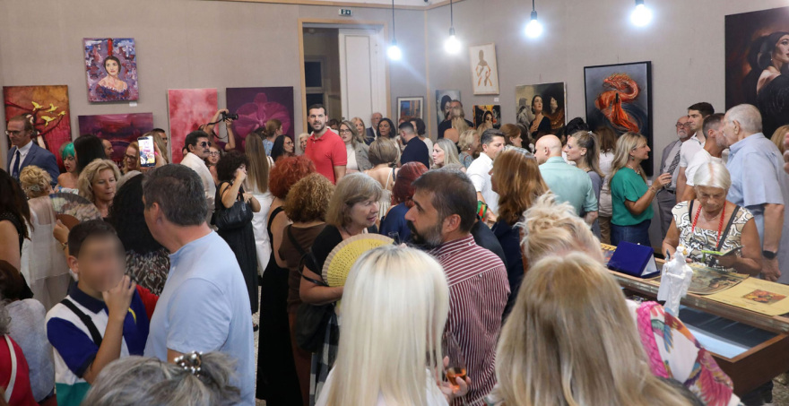 Εγκαινιάστηκε η έκθεση Visions of Maria στον «Παρνασσό» παρουσία της Πρέσβειρας των ΗΠΑ, Κίμπερλι Γκιλφόιλ
