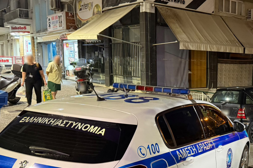 Δείτε βίντεο: Η στιγμή που η ΕΛΑΣ συλλαμβάνει τον 49χρονο για την ομηρεία στη Νίκαια, η γυναίκα άνοιξε την πόρτα στους αστυνομικούς