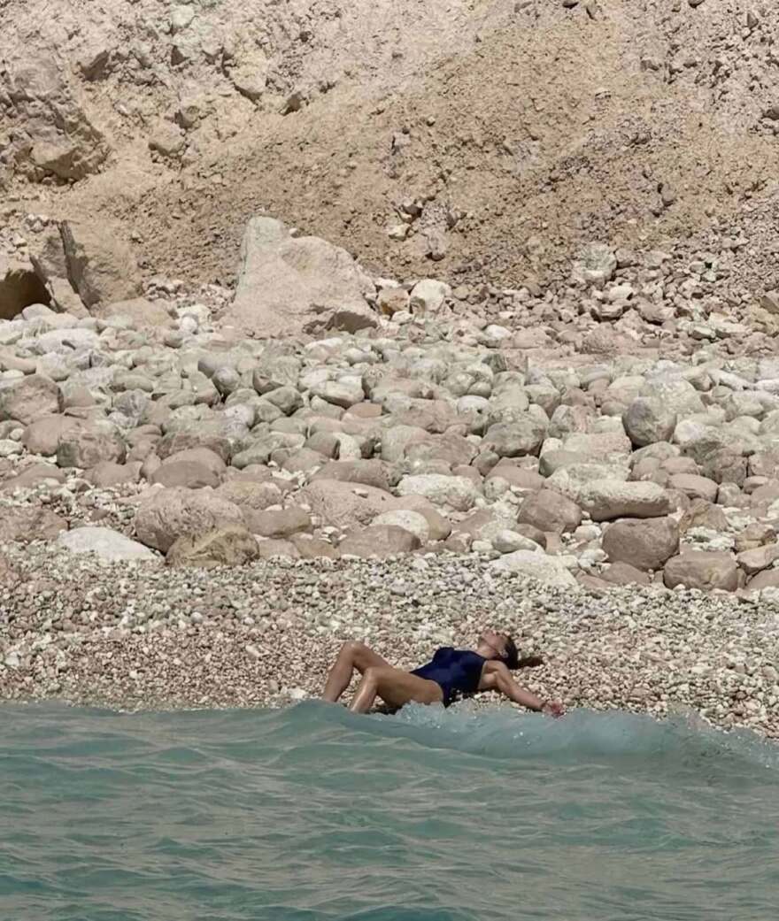 Η Μαρία Κίτσου θυμήθηκε τις φωτογραφίες από τις διακοπές της στη Ζάκυνθο: «Χρειαζόμαστε λίγο καλοκαίρι ακόμα»