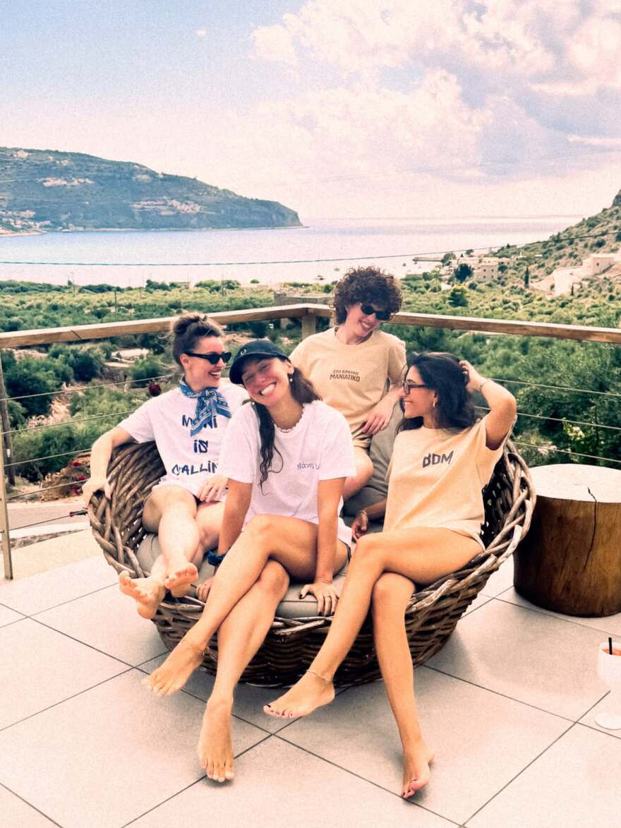 Βουτιές στη θάλασσα, καφέδες και πανσέληνος: Το άλμπουμ από το «Σεπτέμβριος εδώ» της Μαρίνας Σπανού, δείτε φωτογραφίες