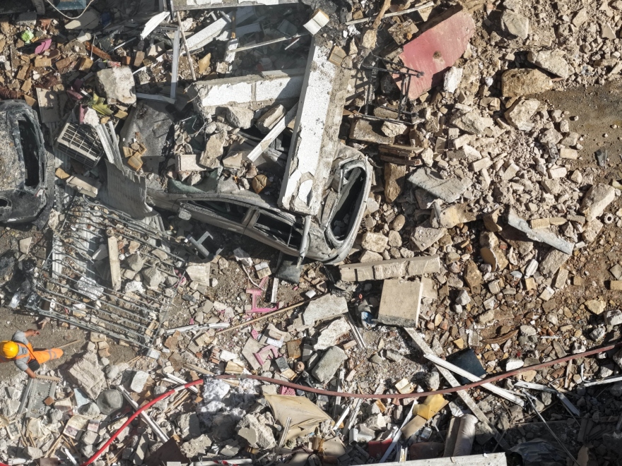 Πλάκα: Αγωνία για δύο ηλικιωμένους που αγνοούνται μετά την έκρηξη, έμεναν στον δεύτερο όροφο του κτηρίου