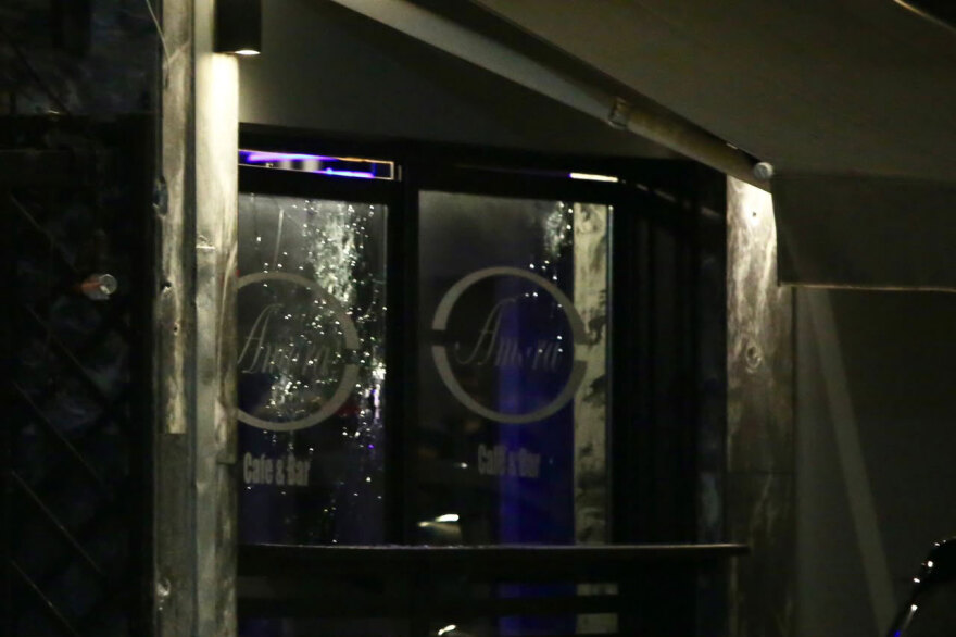 Συναγερμός στον Άγιο Παντελεήμονα: «Γάζωσαν» καφέ και τραυμάτισαν 10χρονο κορίτσι, δείτε βίντεο και φωτογραφίες