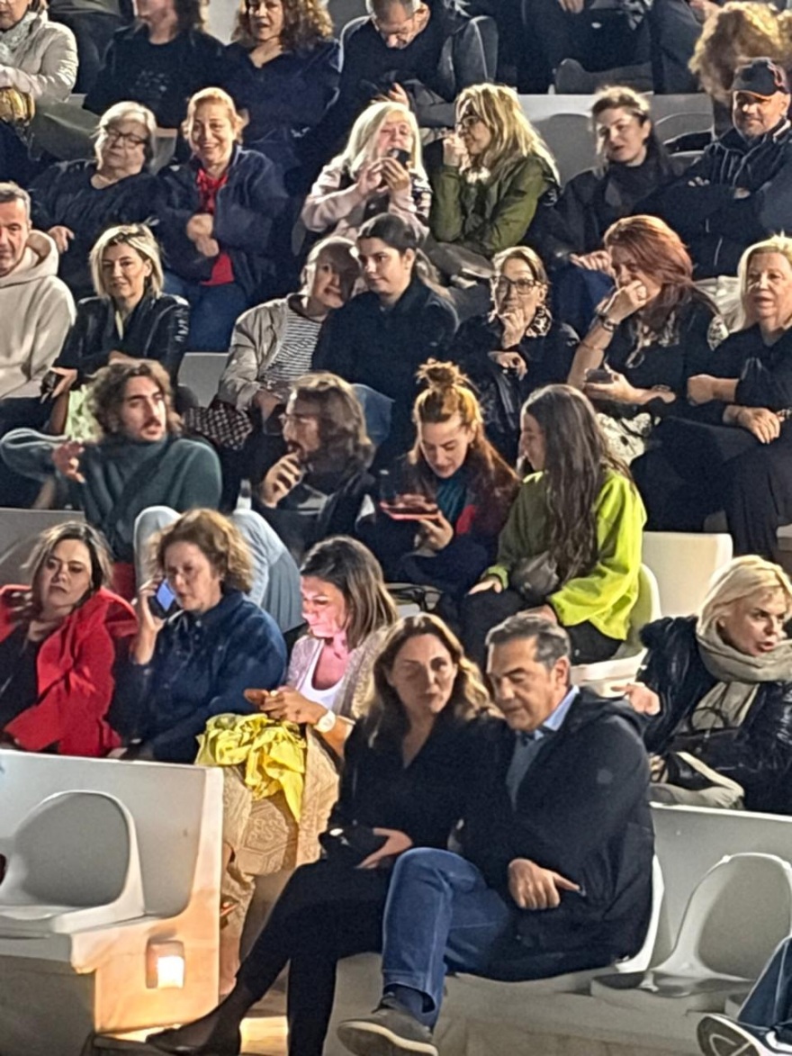 Στο Βεάκειο για τη «Μήδεια» Τσίπρας και Μπαζιάνα, την ίδια παράσταση παρακολούθησε και ο Δημήτρης Κουτσούμπας, φωτογραφίες