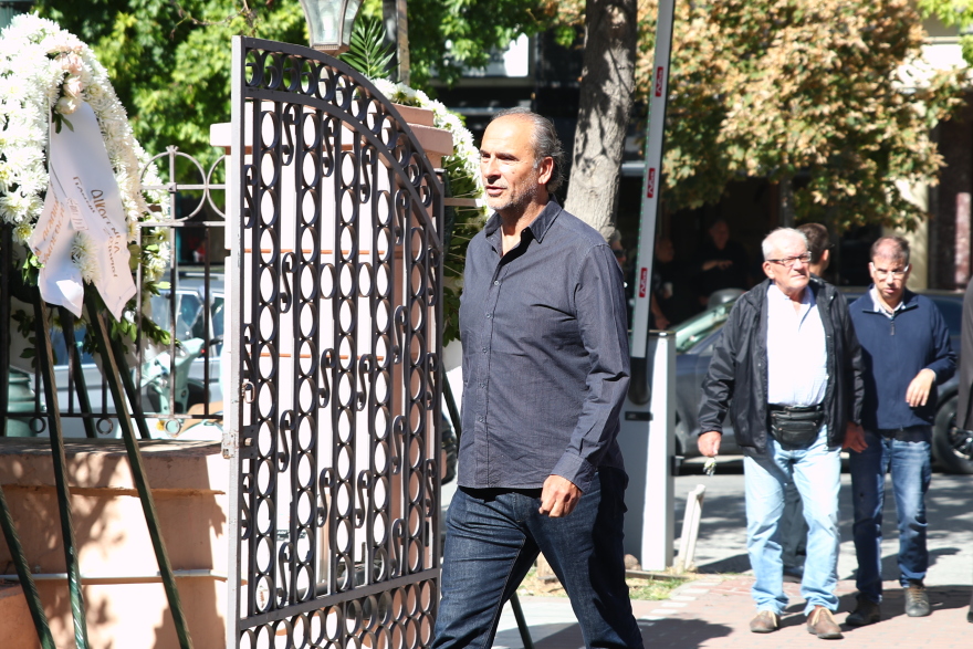 Συγγενείς, φίλοι και άνθρωποι του ελληνικού μπάσκετ είπαν το τελευταίο αντίο στον Σούλη Μαρκόπουλο: Συντετριμμένη η οικογένειά του 