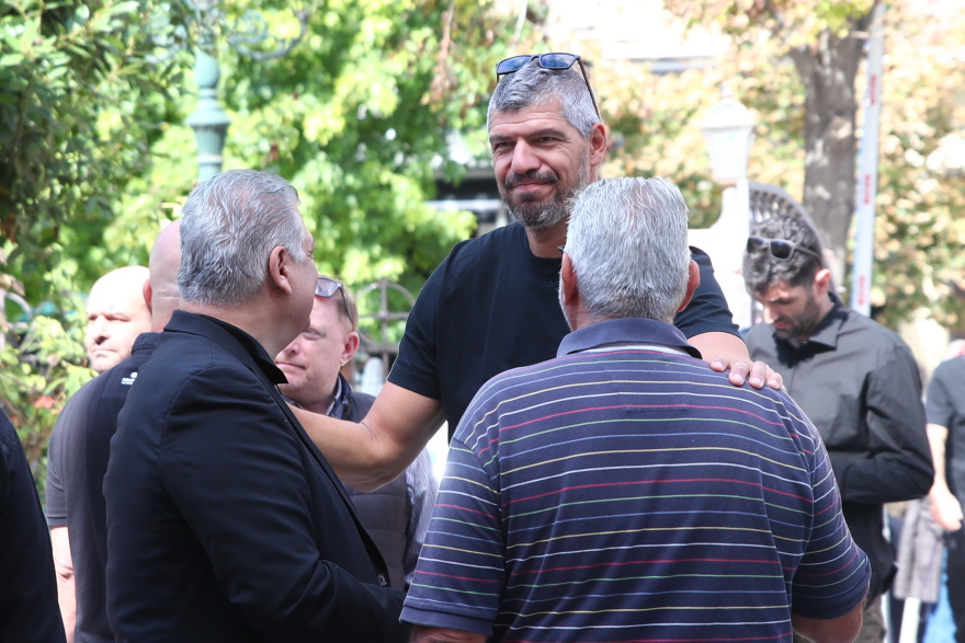 Συγγενείς, φίλοι και άνθρωποι του ελληνικού μπάσκετ είπαν το τελευταίο αντίο στον Σούλη Μαρκόπουλο: Συντετριμμένη η οικογένειά του 