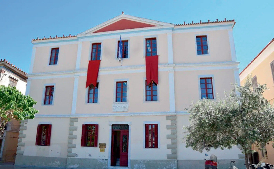 11 κτίρια-κοσμήματα της Ελλάδας που άντεξαν αιώνες: Τα δημαρχεία του Τσίλλερ, του Μουσολίνι και του Βιβάλντι