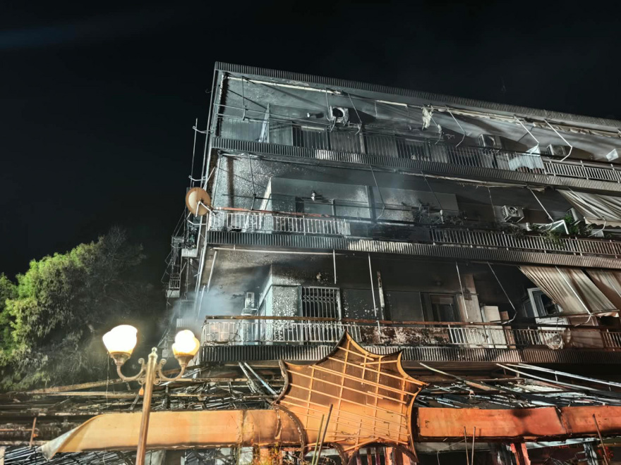 Μεγάλη φωτιά σε καφετέρια στη Νέα Ιωνία επεκτάθηκε σε πολυκατοικία, απεγκλωβίστηκαν αρκετά άτομα, δείτε φωτογραφίες και βίντεο