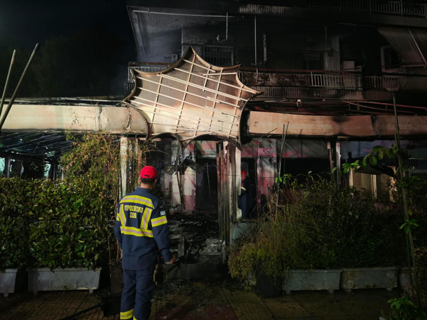 Μεγάλη φωτιά σε καφετέρια στη Νέα Ιωνία επεκτάθηκε σε πολυκατοικία, απεγκλωβίστηκαν αρκετά άτομα, δείτε φωτογραφίες και βίντεο