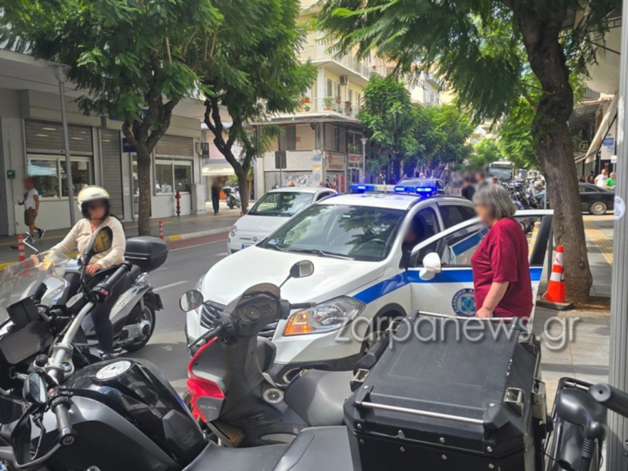 Αυτοκίνητο παρέσυρε γυναίκα έξω από το Δημαρχείο στα Χανιά 
