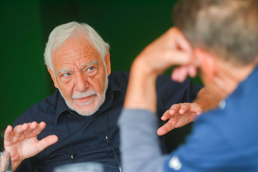 Ο Σέργιος Θεοδωρίδης στον Δανίκα: «Αν η AI ξεφύγει, θα μπορεί να μας κοροϊδεύει σαν απατεώνας»