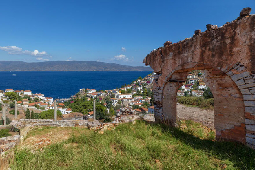 Πωλείται 4 εκατ. ευρώ το ιστορικό σπίτι του σπουδαίου Έλληνα ζωγράφου Χατζηκυριάκου-Γκίκα στην Ύδρα