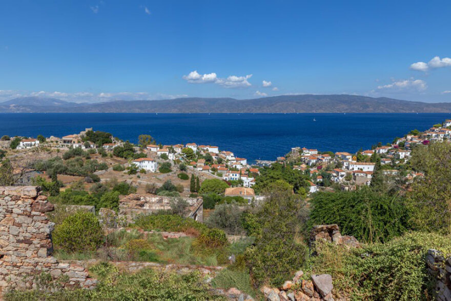 Πωλείται 4 εκατ. ευρώ το ιστορικό σπίτι του σπουδαίου Έλληνα ζωγράφου Χατζηκυριάκου-Γκίκα στην Ύδρα