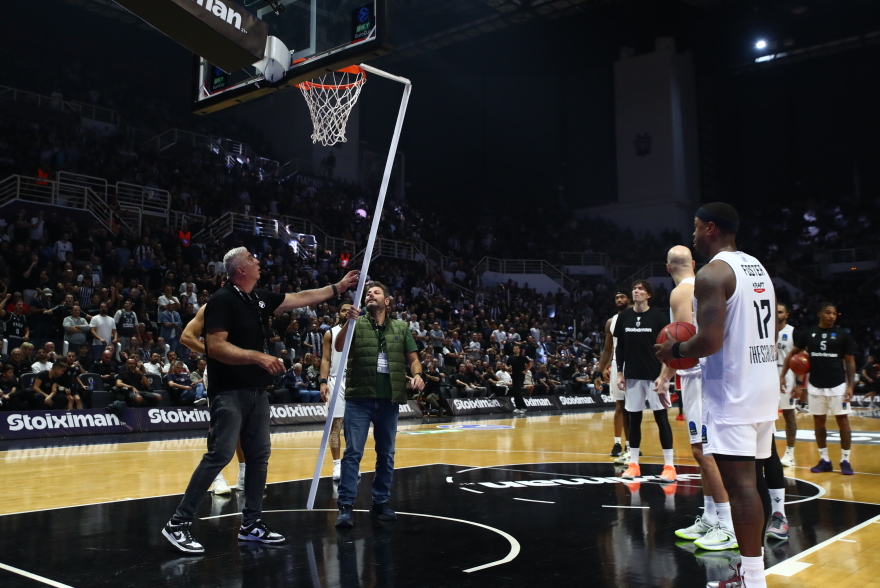 ΠΑΟΚ - Μανρέσα: Διακόπηκε προσωρινά το παιχνίδι λόγω προβλήματος στη μπασκέτα στο «Παλατάκι», βίντεο