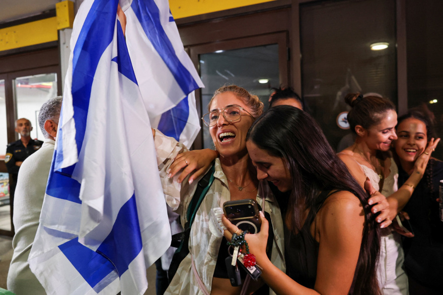 &Pi;ώ&sigmaf; &sigma;&tau;&alpha;&mu;&alpha;&tau;ή&sigma;&alpha;&mu;&epsilon; &tau;&omicron;&nu; &pi;&iota;&lambda;ό&tau;&omicron; &kappa;&alpha;&iota; &sigma;ώ&sigma;&alpha;&mu;&epsilon; &tau;&omicron; &alpha;&epsilon;&rho;&omicron;&sigma;&kappa;ά&phi;&omicron;&sigmaf;: &Omicron;&iota; &sigma;&upsilon;&gamma;&kappa;&lambda;&omicron;&nu;&iota;&sigma;&tau;&iota;&kappa;έ&sigmaf; &mu;&alpha;&rho;&tau;&upsilon;&rho;ί&epsilon;&sigmaf; &tau;&omega;&nu; &epsilon;&pi;&iota;&beta;&alpha;&tau;ώ&nu; &tau;&eta;&sigmaf; Flydubai &kappa;&alpha;&iota; &eta; &epsilon;&mu;&pi;&epsilon;&iota;&rho;ί&alpha;... &chi;ά&rho;&eta; &sigma;&tau;&eta; &sigma;&epsilon;&iota;&rho;ά &laquo;Mayday&raquo;