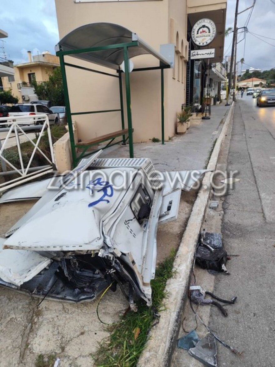 Τροχαίο με ανατροπή αυτοκινήτου στα Χανιά: Δύο από τους επιβάτες εγκατέλειψαν το σημείο