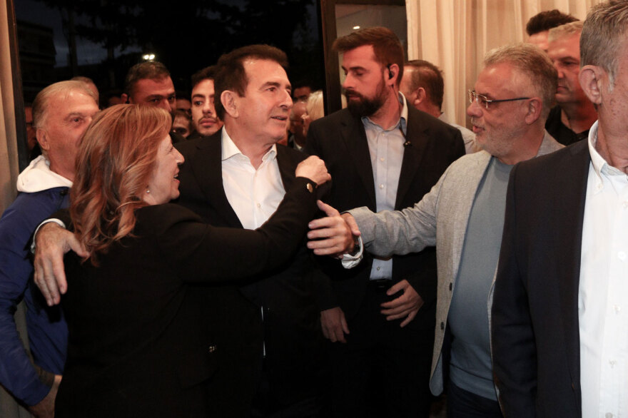 «Ο Τσίπρας, αδιόρθωτος, συνεχίζει τα ψέματα»: Μεγάλη προσέλευση στην πολιτική συγκέντρωση Χρυσοχοΐδη στο Περιστέρι, βίντεο και φωτογραφίες