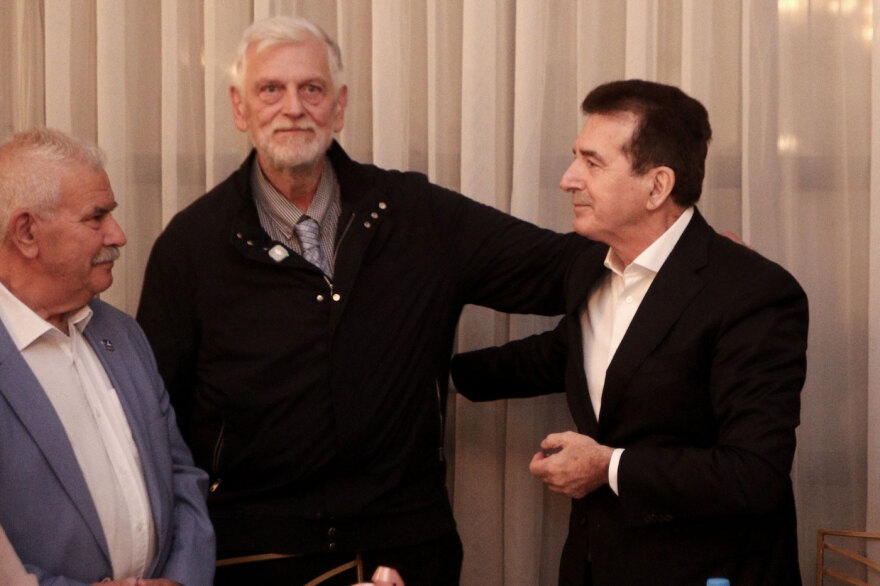 «Ο Τσίπρας, αδιόρθωτος, συνεχίζει τα ψέματα»: Μεγάλη προσέλευση στην πολιτική συγκέντρωση Χρυσοχοΐδη στο Περιστέρι, βίντεο και φωτογραφίες