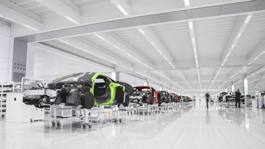 Το SUV της McLaren ετοιμάζεται να κοντράρει τη Lamborghini Urus
