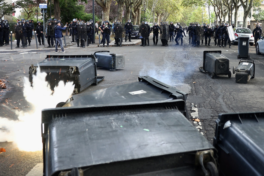 Χάος στη Γαλλία με τις μαθητικές διαδηλώσεις: Πάνω από 440 συλλήψεις, 76 τραυματίες, δείτε βίντεο 
