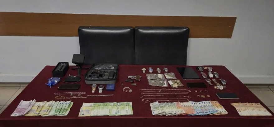 Χειροπέδες σε σπείρα με 34 διαρρήξεις σε Θεσσαλονίκη, Ημαθία, Πιερία και Χαλκιδική: Έκαναν και τους αναρριχητές για να μπαίνουν στα σπίτια