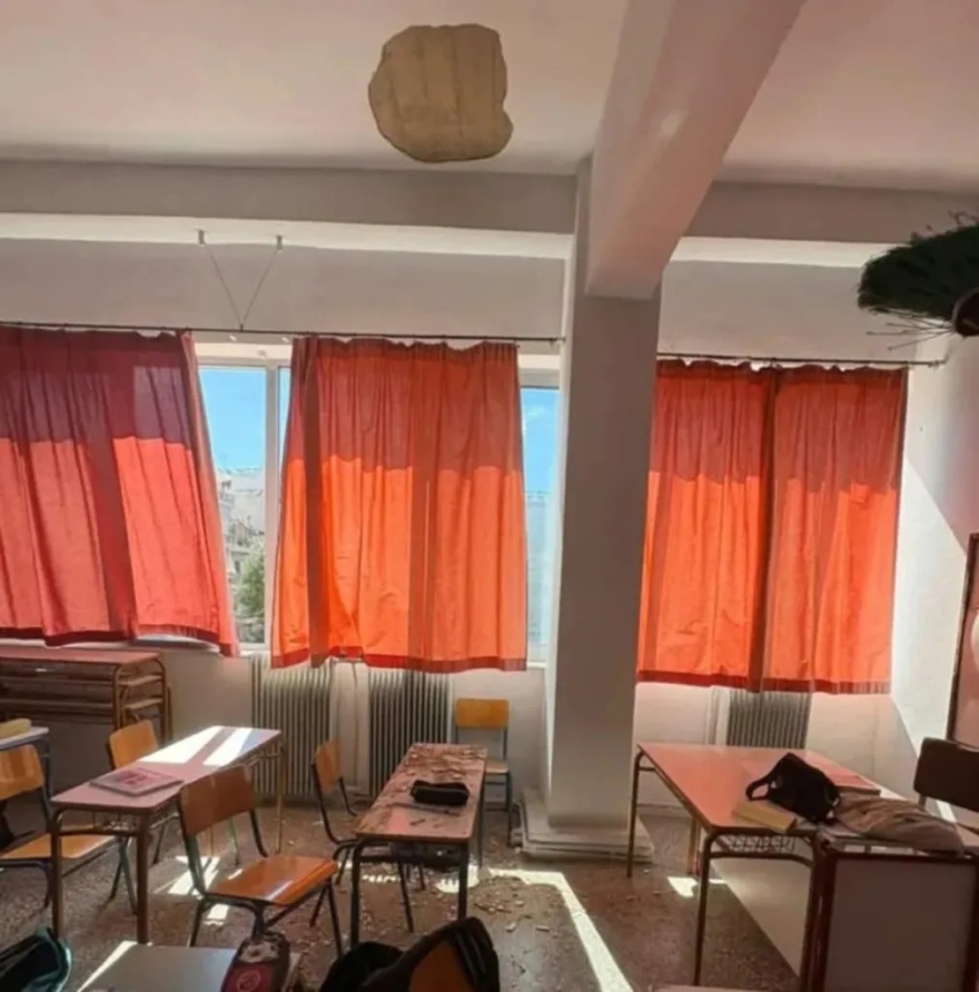 Τμήμα οροφής έπεσε σε αίθουσα Λυκείου της Πάτρας ενώ μέσα βρίσκονταν μαθητές, κλείνει μέχρι νεωτέρας το σχολείο