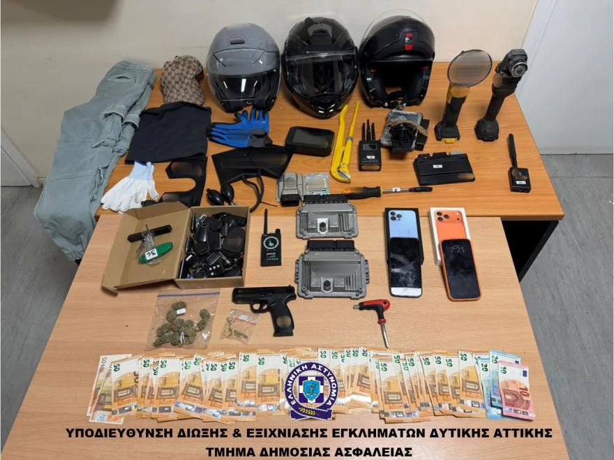 Έκλεβαν αυτοκίνητα και μηχανές απ' όλη την Αττική και τα έκρυβαν για να μην εντοπίζονται, η μέθοδος «πατάκι» και τα €350.000 κέρδος της σπείρας 