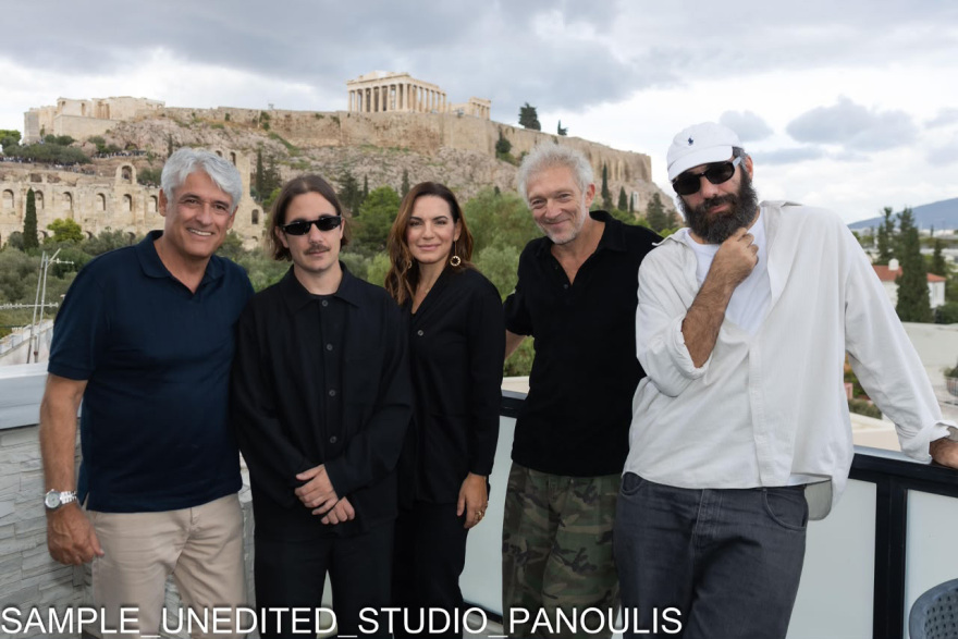 Λαμπερή πρεμιέρα για τη νέα ταινία του Ρομέν Γαβρά στην Αθήνα: Μαζί του η Έμιλι Ραταϊκόφσκι και ο πρωταγωνιστής, Βενσάν Κασέλ