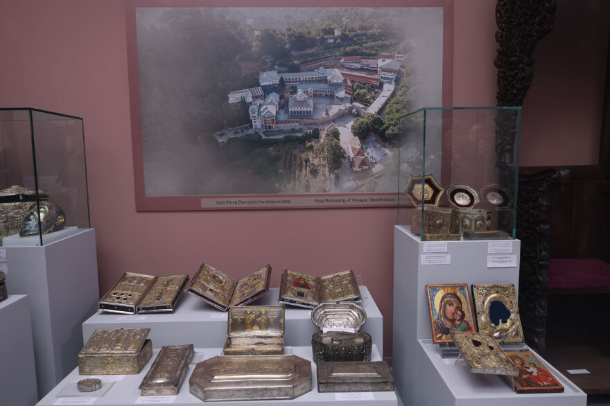 Εικόνες από τα 48 κειμήλια που επέστρεψαν στην Ελλάδα από τη Βουλγαρία, στη Σόφια τα οστά του Τσάρου Σαμουήλ