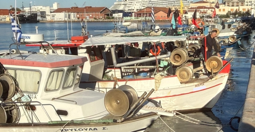 Ψαράδες ετοιμάζονται να αποκλείσουν από τη θάλασσα το λιμάνι της Θεσσαλονίκης, περίπου 150 αλιευτικά στην κινητοποίηση