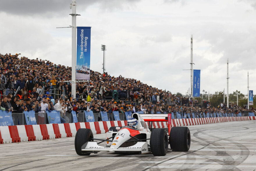 Η Αθήνα στην pole position με McLaren! Χιλιάδες φίλοι του motorsport στο πρώτο Allwyn x McLaren Racing Live event