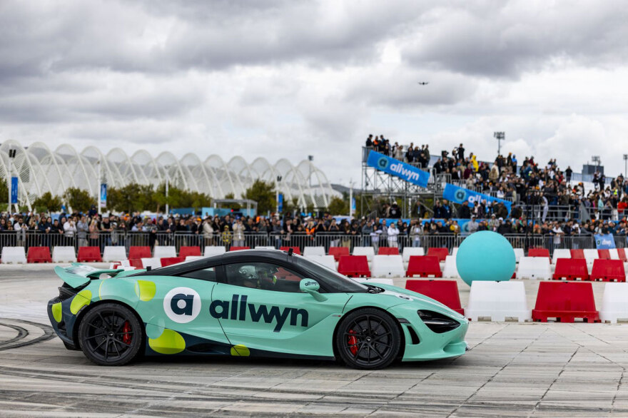 Η Αθήνα στην pole position με McLaren! Χιλιάδες φίλοι του motorsport στο πρώτο Allwyn x McLaren Racing Live event