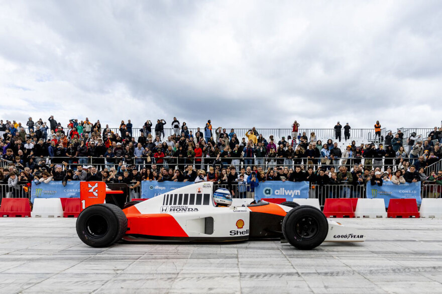 Η Αθήνα στην pole position με McLaren! Χιλιάδες φίλοι του motorsport στο πρώτο Allwyn x McLaren Racing Live event