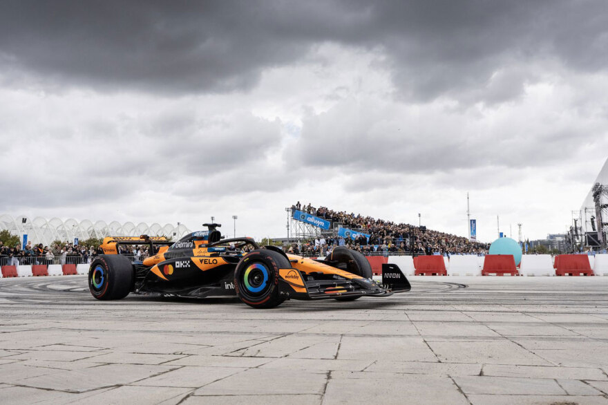 Η Αθήνα στην pole position με McLaren! Χιλιάδες φίλοι του motorsport στο πρώτο Allwyn x McLaren Racing Live event