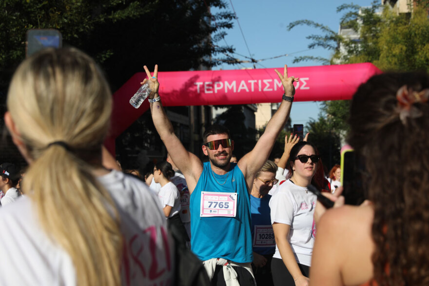 Μεγάλη η συμμετοχή στον 18ο Μαραθώνιο για τον καρκίνο του μαστού, 58.000 άτομα έτρεξαν για καλό σκοπό - Δείτε φωτογραφίες
