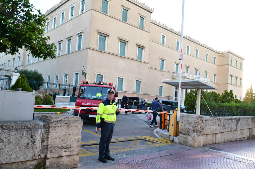 Λήξη συναγερμού στη Βουλή μετά το τηλεφώνημα για βόμβα